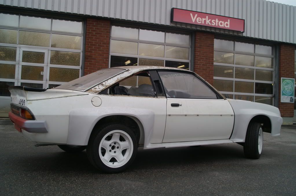 http://i1090.photobucket.com/albums/i366/GG-CJ956/Opel%20Manta%20B%20i400%20projekt/PICT4332.jpg