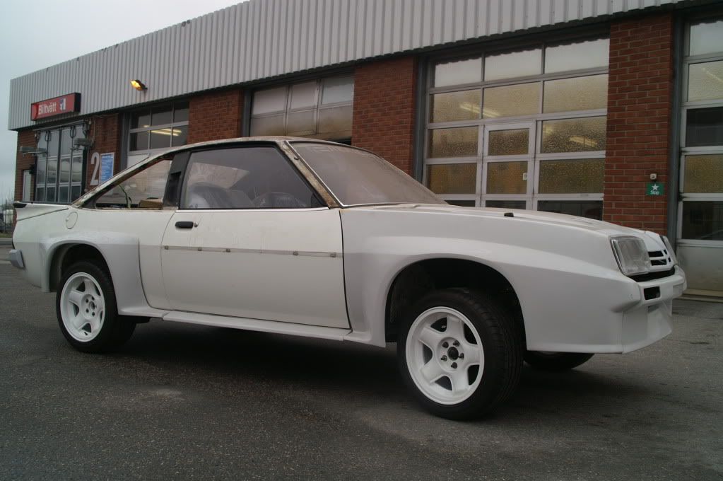 http://i1090.photobucket.com/albums/i366/GG-CJ956/Opel%20Manta%20B%20i400%20projekt/PICT4428.jpg