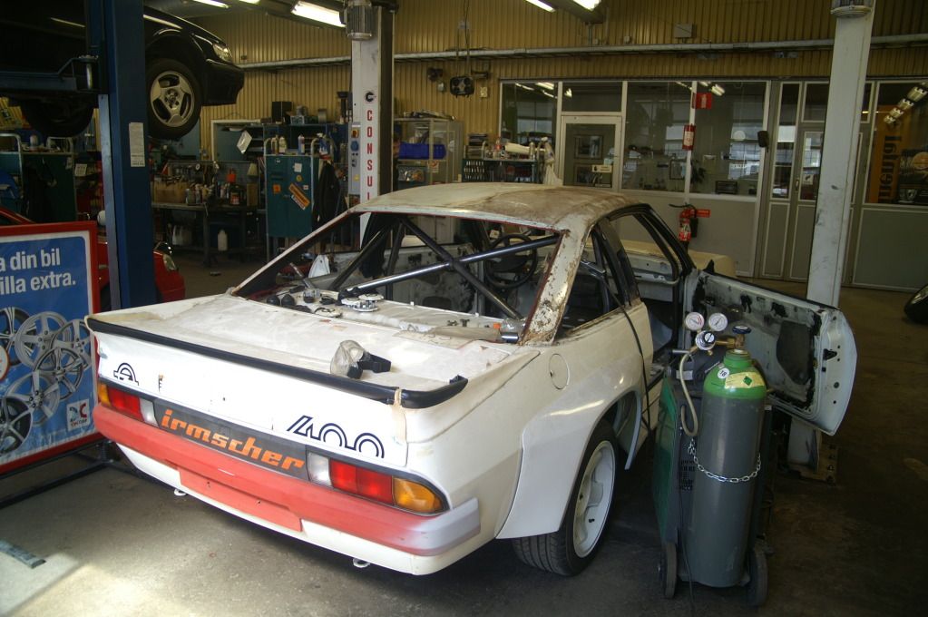 http://i1090.photobucket.com/albums/i366/GG-CJ956/Opel%20Manta%20B%20i400%20projekt/PICT4810.jpg