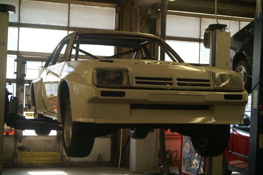 http://i1090.photobucket.com/albums/i366/GG-CJ956/Opel%20Manta%20B%20i400%20projekt/PICT4844.jpg
