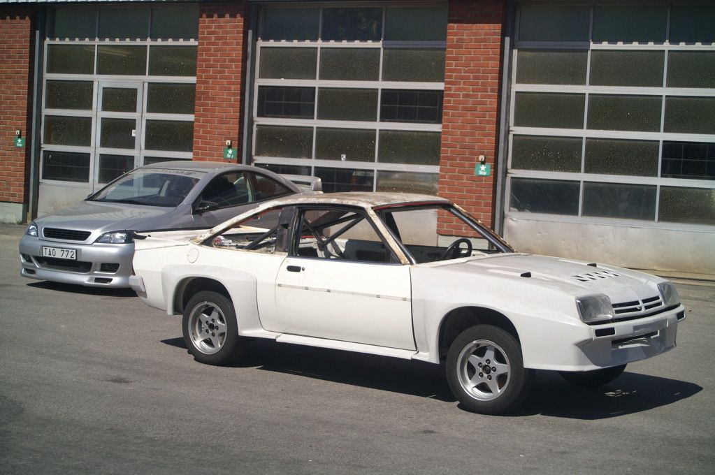 http://i1090.photobucket.com/albums/i366/GG-CJ956/Opel%20Manta%20B%20i400%20projekt/PICT4914.jpg