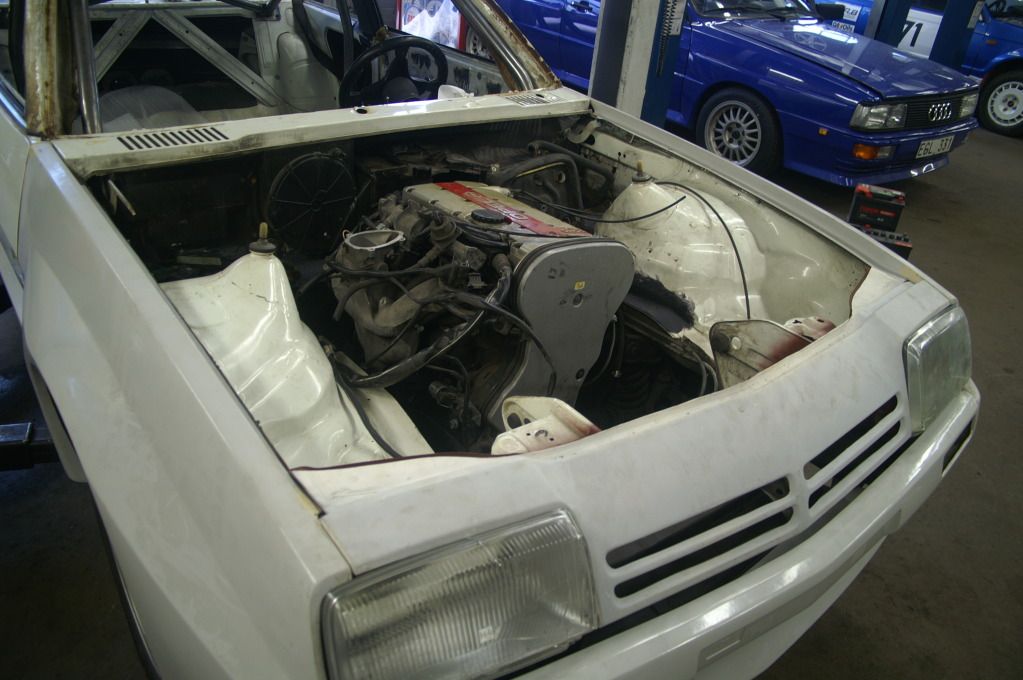 http://i1090.photobucket.com/albums/i366/GG-CJ956/Opel%20Manta%20B%20i400%20projekt/PICT5064.jpg