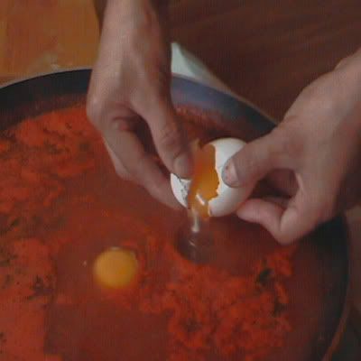 huevos ahogados en salsa de tomate