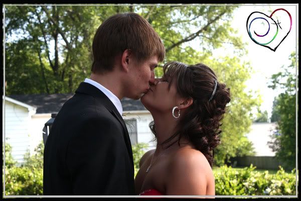 IMAGE: http://i1090.photobucket.com/albums/i368/heartworksphotography/Sarahs%20Work/Prom%202011/024.jpg