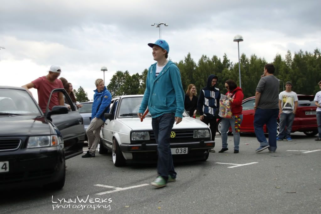 http://i1090.photobucket.com/albums/i369/lynnx84/Events/2012%2006%2030%20Scrapemeet%20Trollhattan/_MG_9536copy.jpg
