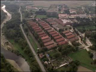 PDVD 006 36 - Auschwitz, los nazis y la solucion final [BBC] (2004) [4 DVD5]