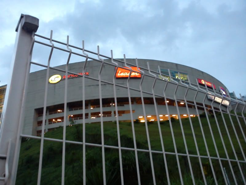 Passeio noturno por Juiz de Fora descendo a Av. Independência do Shopping até o centro Passeio noturno por Juiz de Fora descendo a Av. Independência do Shopping até o centro