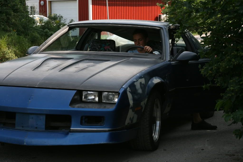 http://i1090.photobucket.com/albums/i379/Jonas_740/Camaro/IMG_5639.jpg
