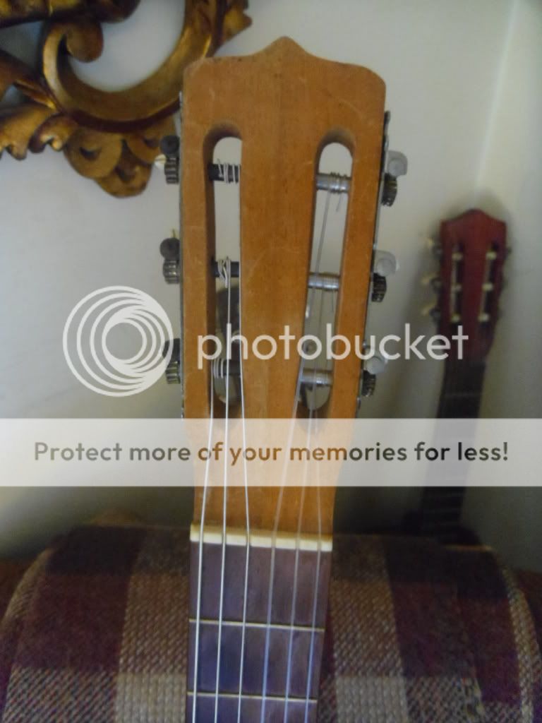 1950S jose mas y mas half size flamenco guitar. superb sound.  